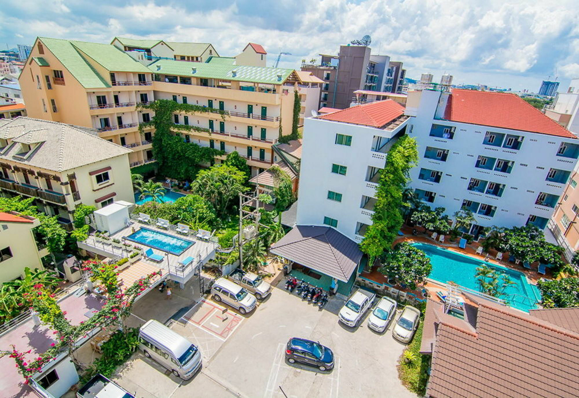 Hotel Sutus Court 5 Pattaya Exterior foto