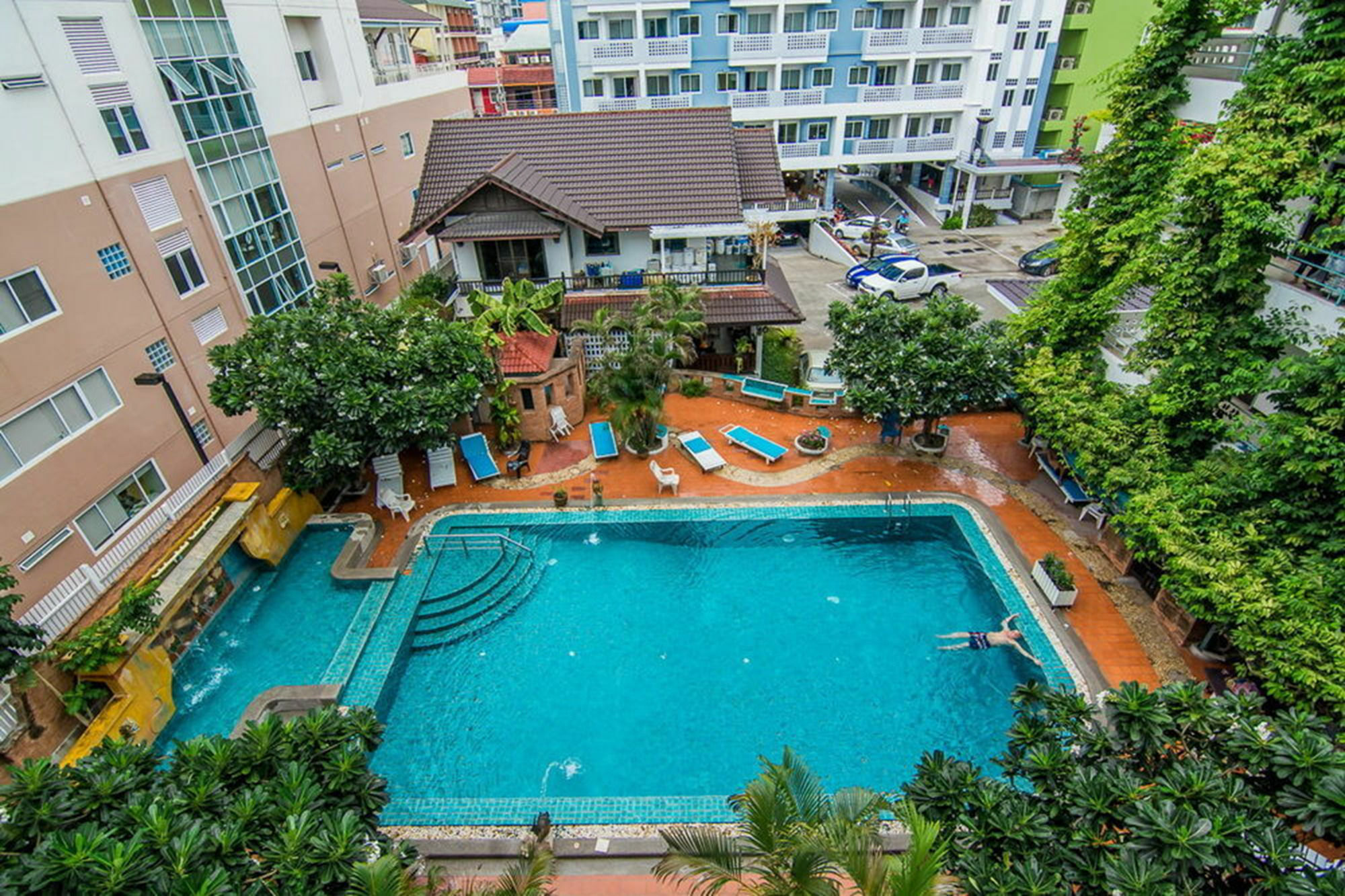 Hotel Sutus Court 5 Pattaya Exterior foto