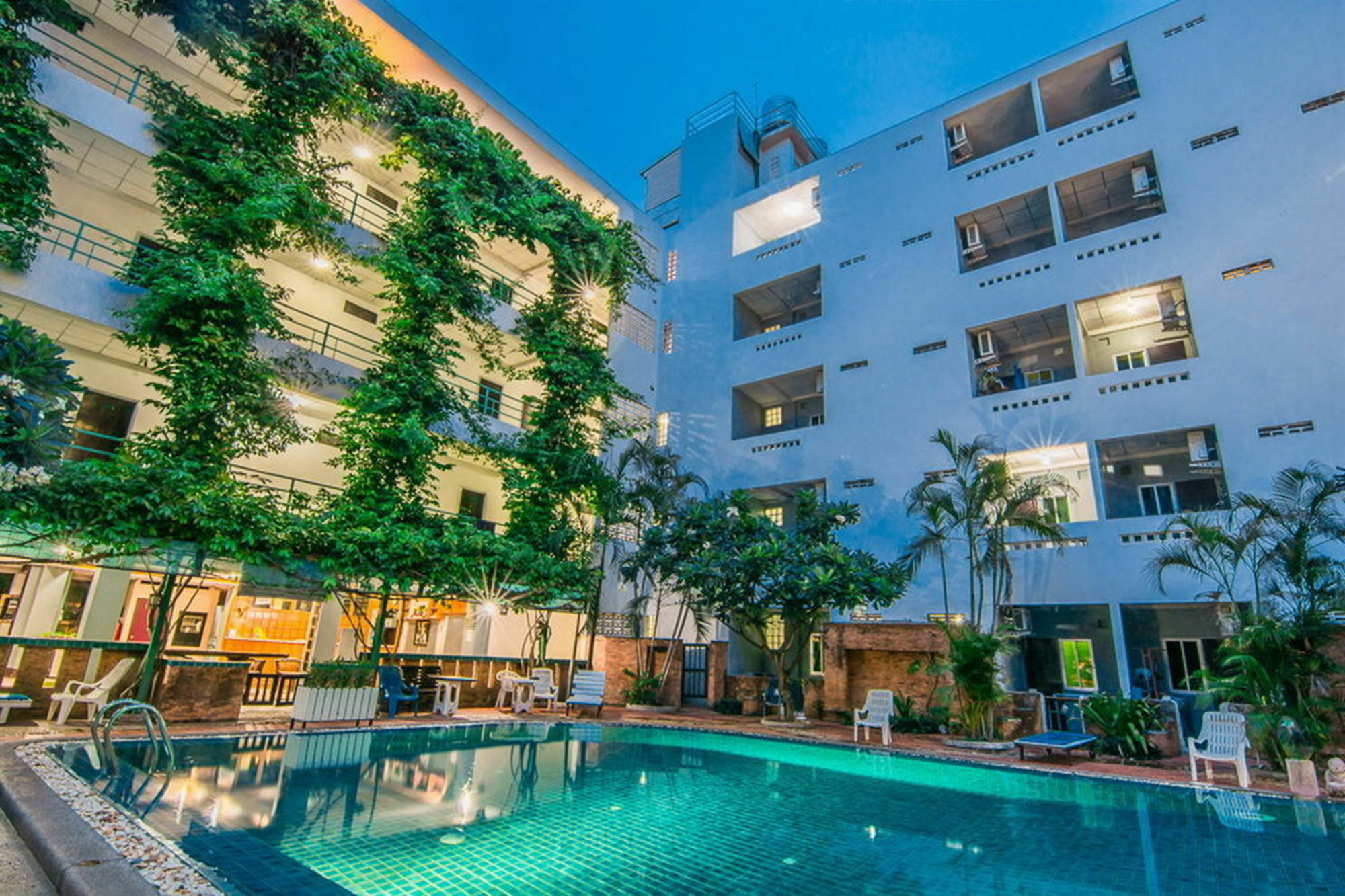 Hotel Sutus Court 5 Pattaya Exterior foto