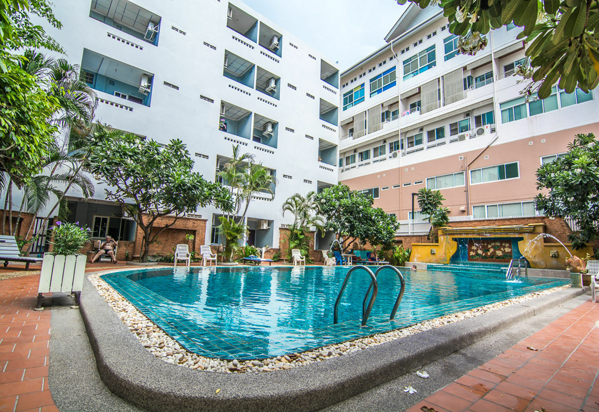 Hotel Sutus Court 5 Pattaya Exterior foto